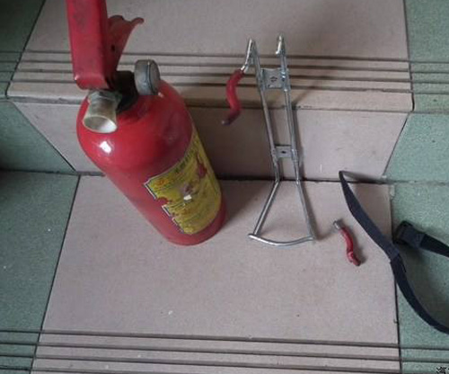 现场安装灭火器