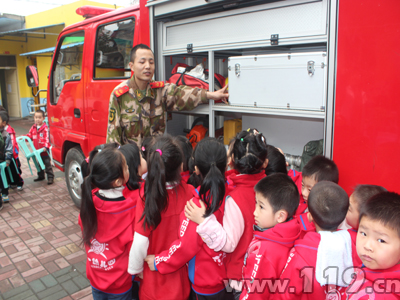 宜昌伍家岗六一幼儿园百余师生共享消防