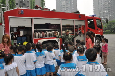 江津消防幼儿园六熟悉 消防知识浇灌祖国