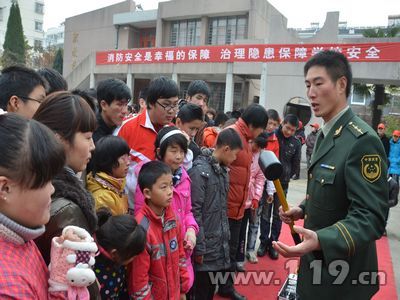 连云港消防志愿者走近无声世界开展防火